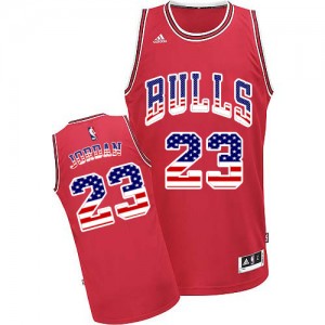 Chicago Bulls Michael Jordan #23 USA Flag Fashion Swingman Maillot d'équipe de NBA - Rouge pour Homme