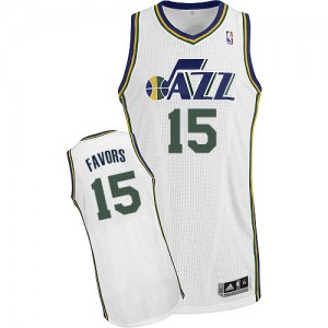 Utah Jazz #15 Adidas Home Blanc Authentic Maillot d'équipe de NBA vente en ligne - Derrick Favors pour Homme