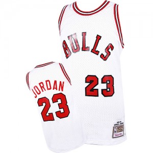 Maillot NBA Blanc Michael Jordan #23 Chicago Bulls Throwback 1984-1985 Hardwood Classics Authentic Homme Mitchell and Ness